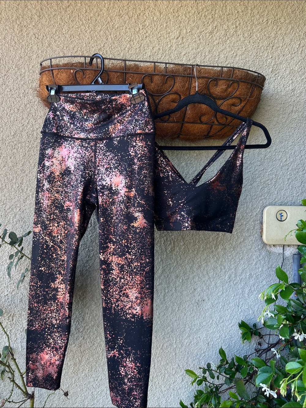 Carbon38 Black Leggings & Sports Bra Set with Rust-Peach Splatter